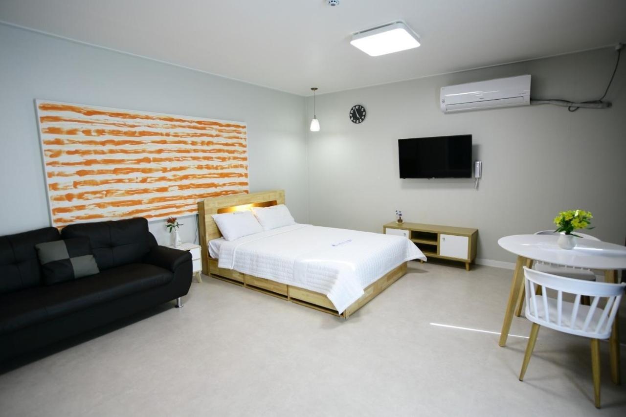 Damyang Thirasia Pension Exteriör bild