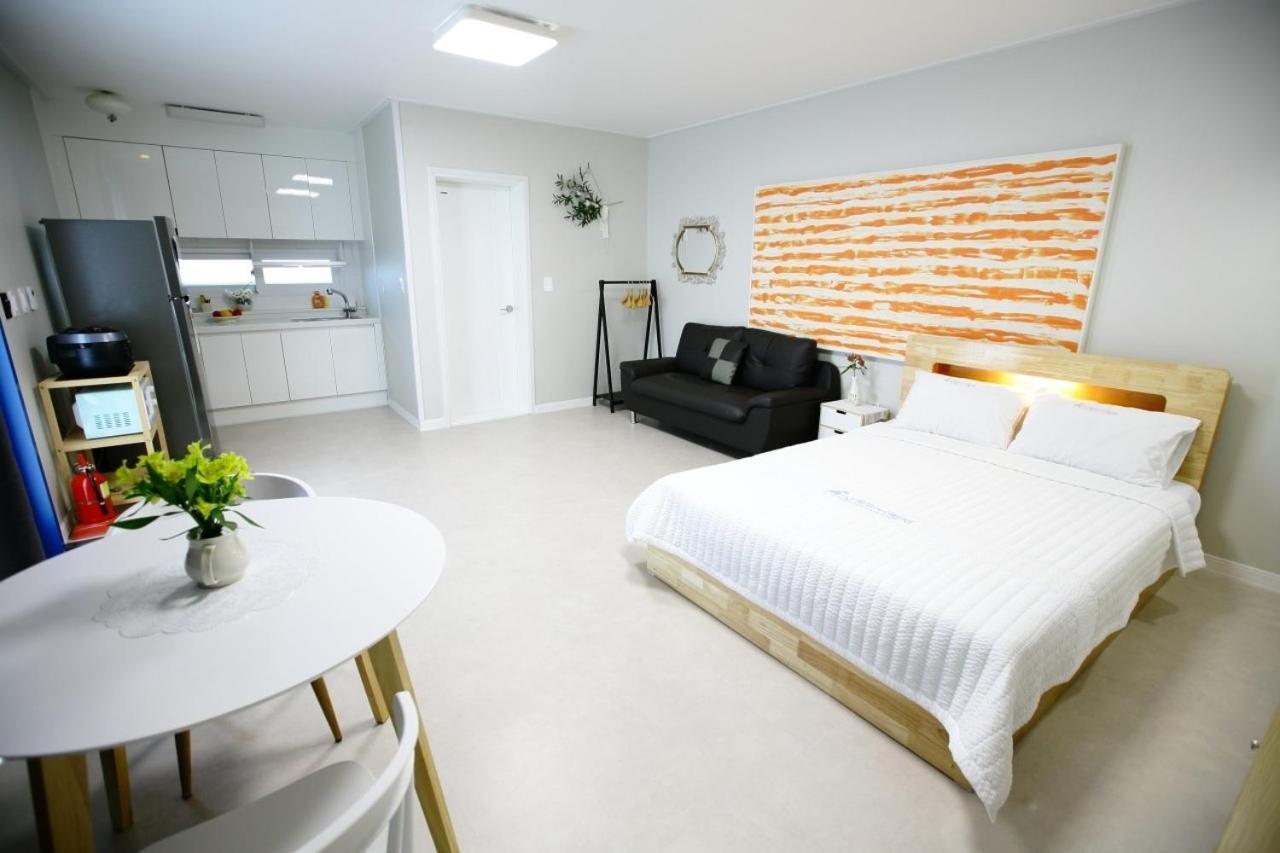 Damyang Thirasia Pension Exteriör bild